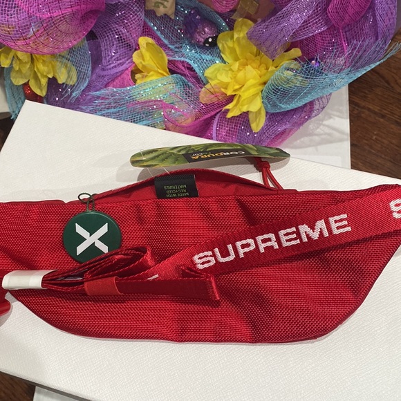 Supreme ❤️ - Picture 3 of 5